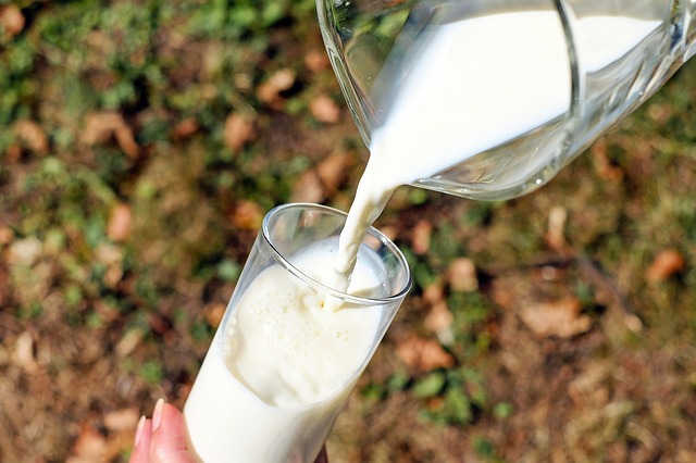Mleko w diecie niemowlaka – co musisz wiedzieć?