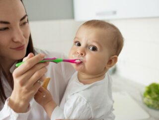 Wskazówki dla rodziców, których dzieci unikają picia mleka matki.