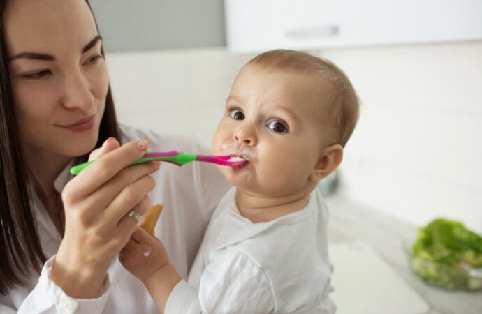 Wskazówki dla rodziców, których dzieci unikają picia mleka matki.