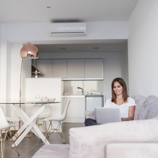 Jak ochłodzić mieszkanie bez konieczności instalowania drogiego klimatyzatora - proste i tanie metody Polecamy