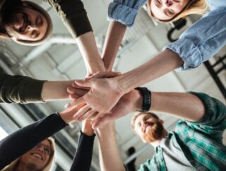 Budowanie współpracy zespołowej – jak pobudzić atmosferę zespołu w miejscu pracy