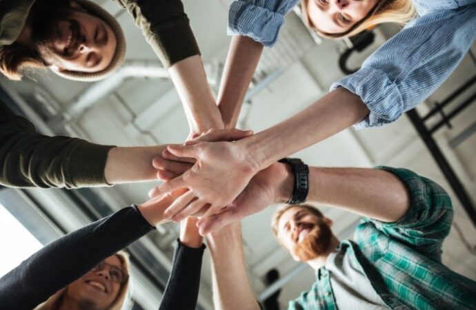 Budowanie współpracy zespołowej – jak pobudzić atmosferę zespołu w miejscu pracy