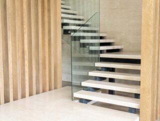 Wybór idealnych schodów azurowych do wewnętrznej aranżacji domu