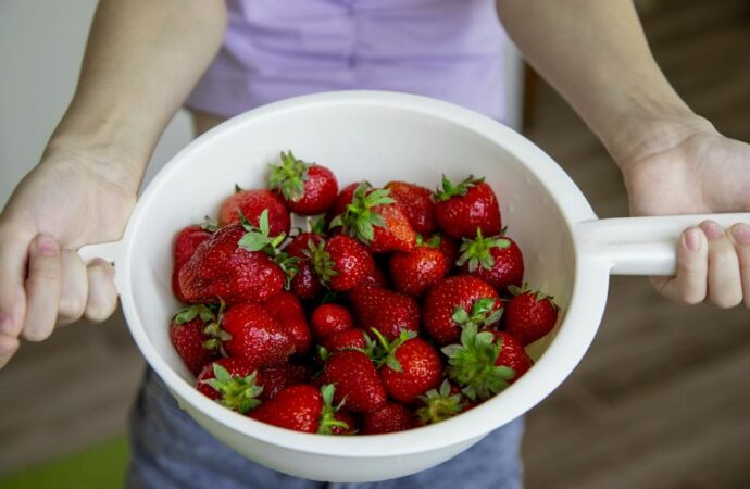 Nawozy organiczne do pielęgnacji truskawek: jak poprawić soczystość i jakość owoców